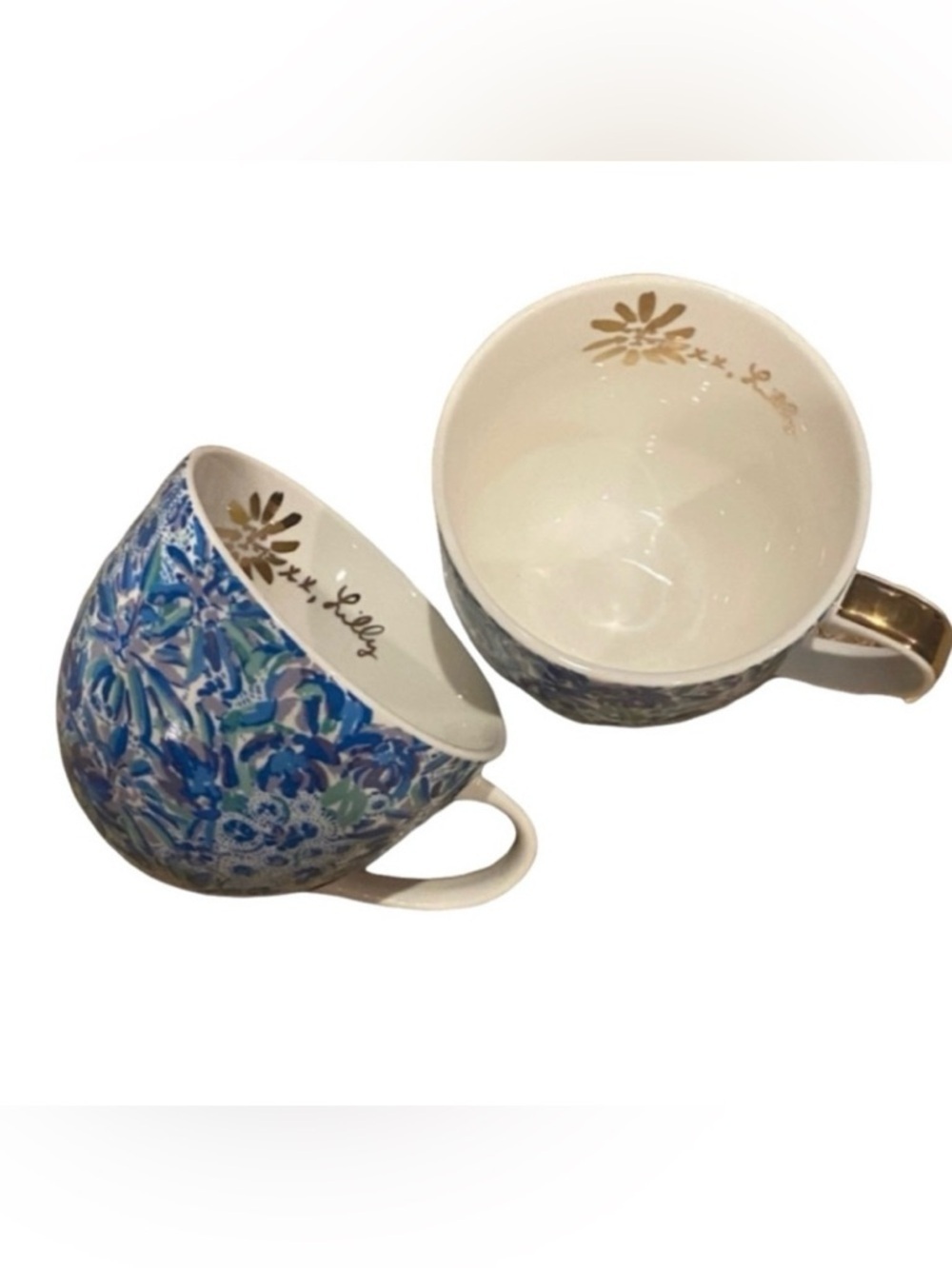 Lilly Pulitzer Set of 2 Blue and White Patterned Mugs with Gold Detail.